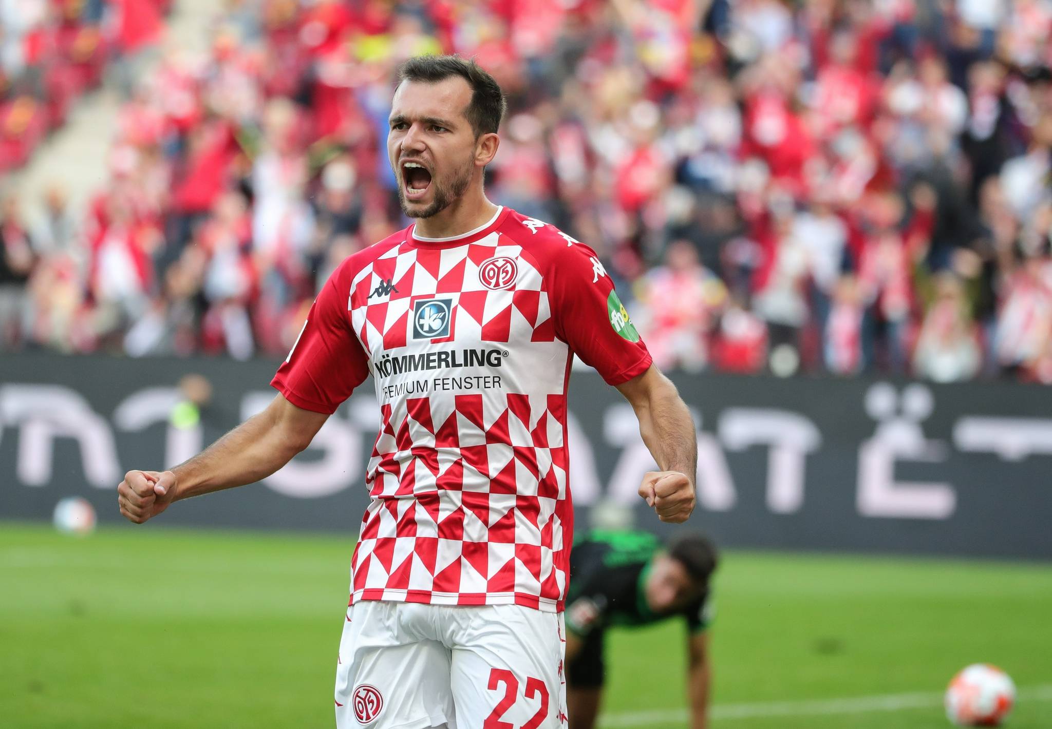 包含德甲劲旅碰撞，比分3-1，核心球员贡献两球，场均控球70%、成功抢断75%的词条