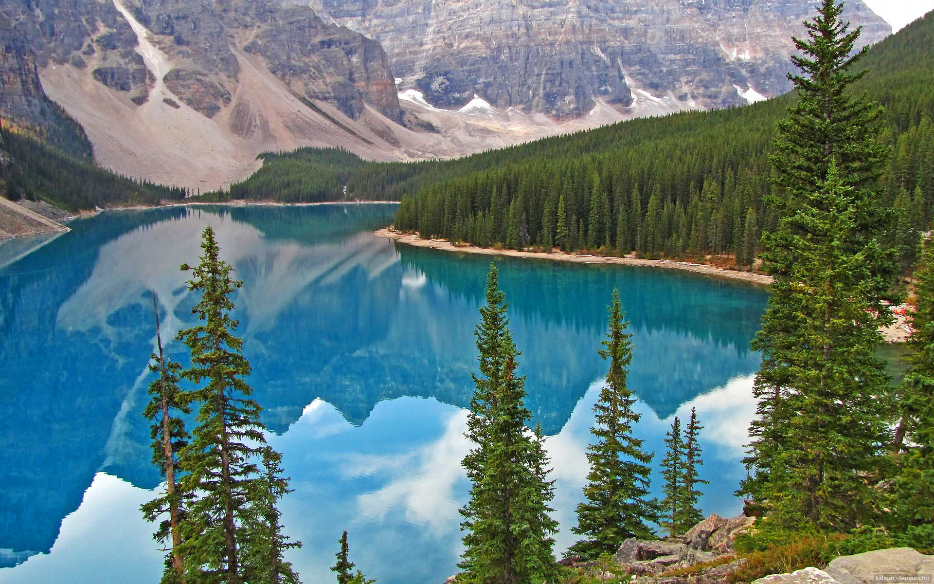 米兰体育APP网页版-独行侠球员出席品牌活动展示新球衣，独行侠队主场球衣