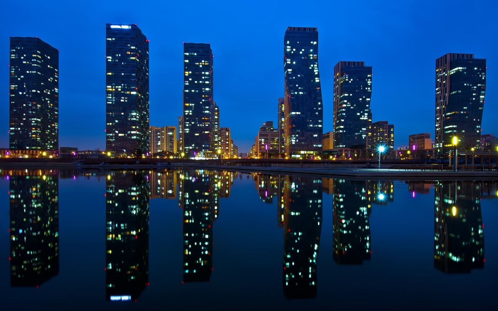 跨国足球合作项目推动国家队水平提升，实现交流共赢，国际足联合作伙伴