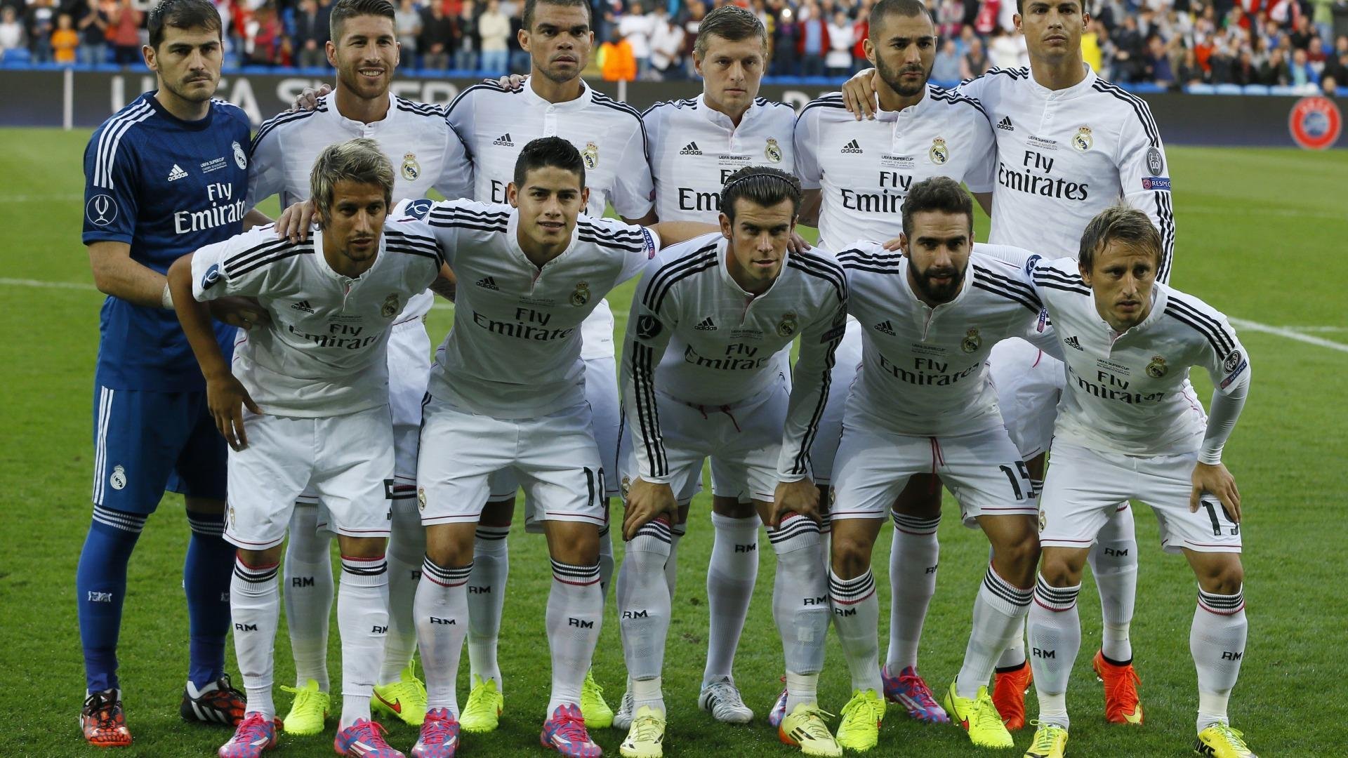 瑞士球员用滑雪动作过人，解说员笑出声，瑞士滑雪的基本概况